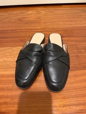 Essex Lane women's black leather mules